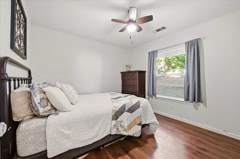 Bedroom - 261 Glenbrook Dr, Grass Valley, CA 95945 photo 2 of 4