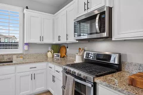 Kitchen - 848 Stage Stop Loop, Rocklin, CA 95765 photo 3 of 7