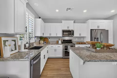 Kitchen - 848 Stage Stop Loop, Rocklin, CA 95765 photo 5 of 7