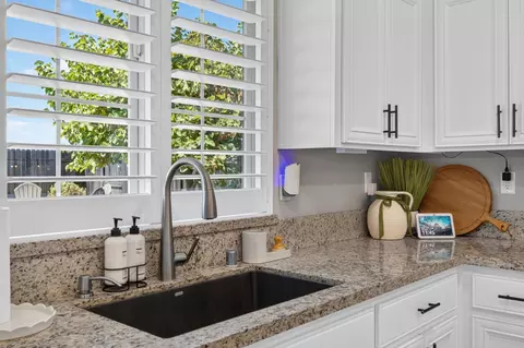 Kitchen - 848 Stage Stop Loop, Rocklin, CA 95765 photo 6 of 7