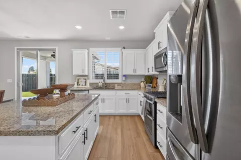 Kitchen - 848 Stage Stop Loop, Rocklin, CA 95765 photo 2 of 7