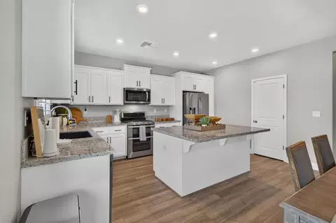 Kitchen - 848 Stage Stop Loop, Rocklin, CA 95765 photo 4 of 7