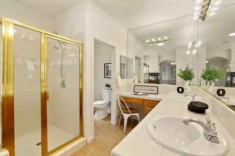 Bath - 1540 Whispering Wind Dr, Tracy, CA 95377 photo 3 of 8