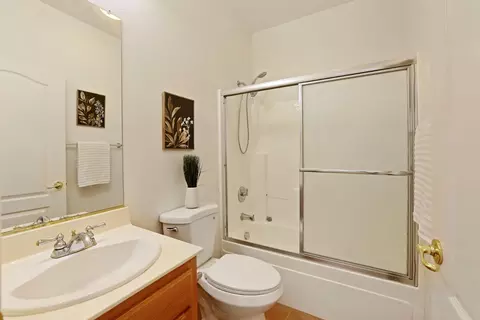 Bath - 1540 Whispering Wind Dr, Tracy, CA 95377 photo 8 of 8