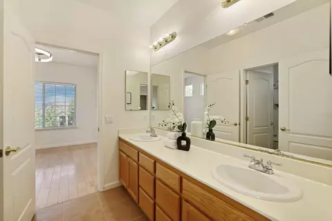 Bath - 1540 Whispering Wind Dr, Tracy, CA 95377 photo 7 of 8