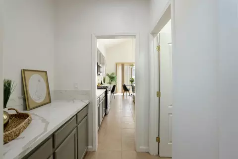 Entry Way - 1540 Whispering Wind Dr, Tracy, CA 95377 photo 5 of 11
