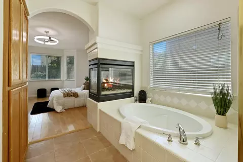 Bath - 1540 Whispering Wind Dr, Tracy, CA 95377 photo 4 of 8
