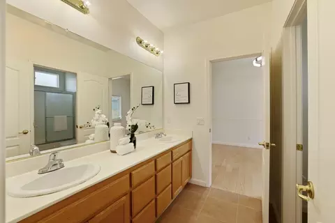 Bath - 1540 Whispering Wind Dr, Tracy, CA 95377 photo 6 of 8