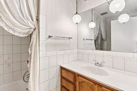 Bath - 4631 Oakbough Way, Carmichael, CA 95608 photo 2 of 3