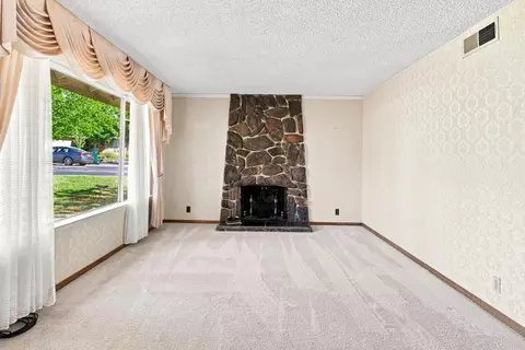 Living - 4631 Oakbough Way, Carmichael, CA 95608 photo 2 of 5