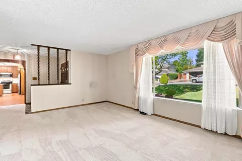 Living - 4631 Oakbough Way, Carmichael, CA 95608 photo 4 of 5