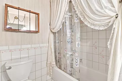 Bath - 4631 Oakbough Way, Carmichael, CA 95608 photo 3 of 3