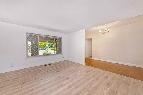 Living - 975 Sand Bar Cir, Carmichael, CA 95608 photo 4 of 10