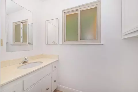Bath - 975 Sand Bar Cir, Carmichael, CA 95608 photo 1 of 4