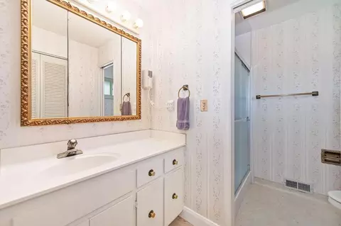 Bath - 975 Sand Bar Cir, Carmichael, CA 95608 photo 4 of 4