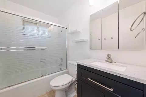 Bath - 975 Sand Bar Cir, Carmichael, CA 95608 photo 2 of 4