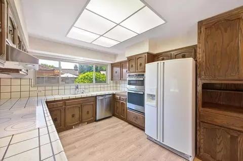 Kitchen - 975 Sand Bar Cir, Carmichael, CA 95608 photo 3 of 7
