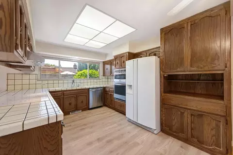 Kitchen - 975 Sand Bar Cir, Carmichael, CA 95608 photo 2 of 7