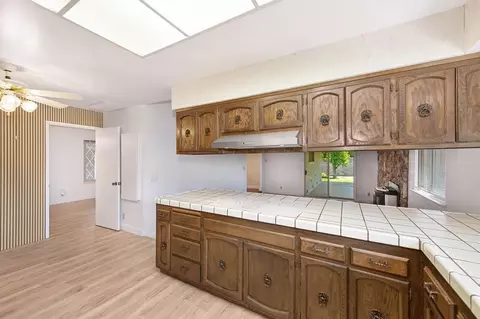 Kitchen - 975 Sand Bar Cir, Carmichael, CA 95608 photo 5 of 7