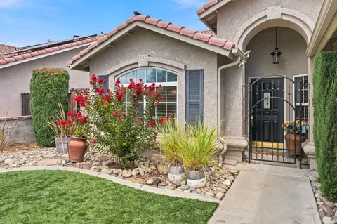 Exterior - 3363 Cambria Ave, Madera, CA 93637 photo 5 of 11