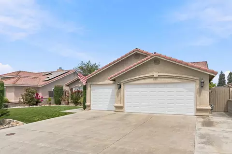 Exterior - 3363 Cambria Ave, Madera, CA 93637 photo 4 of 11