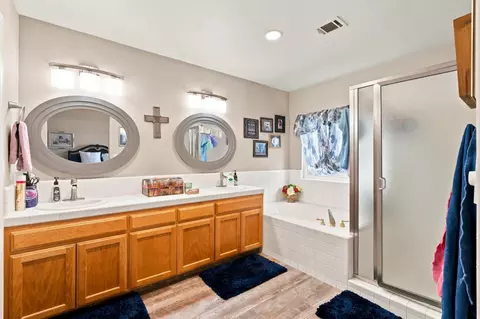 Bath - 3363 Cambria Ave, Madera, CA 93637 photo 2 of 2