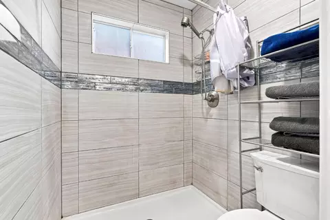 Bath - 1109 Peek Ave, Modesto, CA 95358 photo 2 of 4