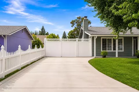 Exterior - 1109 Peek Ave, Modesto, CA 95358 photo 5 of 13