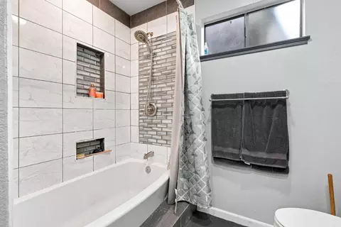 Bath - 1109 Peek Ave, Modesto, CA 95358 photo 3 of 4