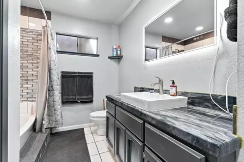 Bath - 1109 Peek Ave, Modesto, CA 95358 photo 4 of 4