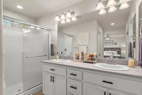 Bath - 3620 Landmark Cir, Modesto, CA 95356 photo 2 of 3