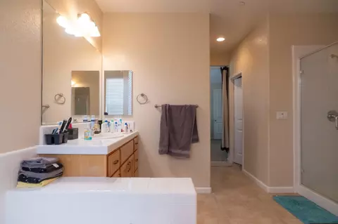 Bath - 4869 Langley Way, Merced, CA 95348 photo 3 of 5
