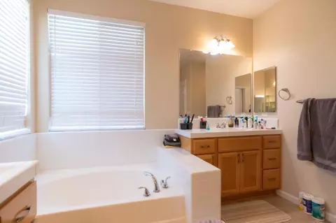 Bath - 4869 Langley Way, Merced, CA 95348 photo 4 of 5