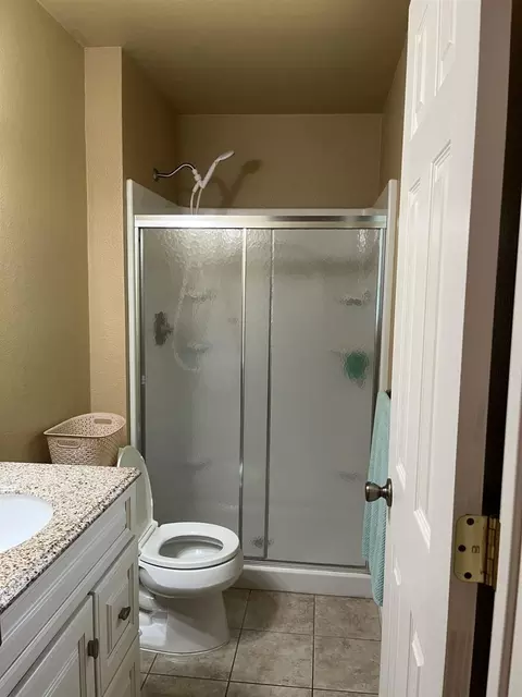 Bath - 2238 Leslie Ct, Live Oak, CA 95953 photo 1 of 1