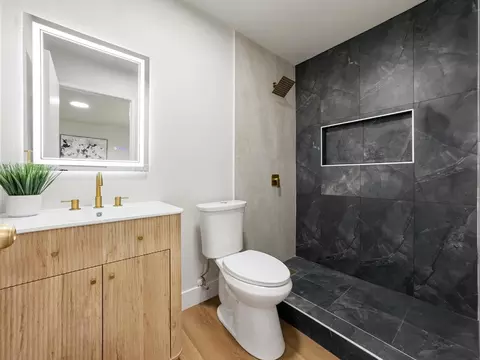 Bath - 3910 Twilight Ave, Merced, CA 95348 photo 7 of 7