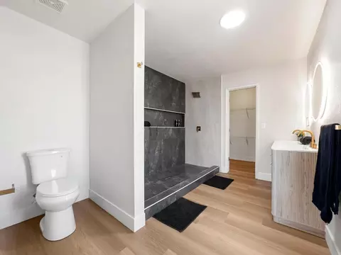 Bath - 3910 Twilight Ave, Merced, CA 95348 photo 2 of 7
