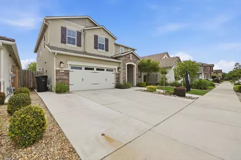 Exterior - 1652 Cady Ln, Ripon, CA 95366 photo 4 of 9