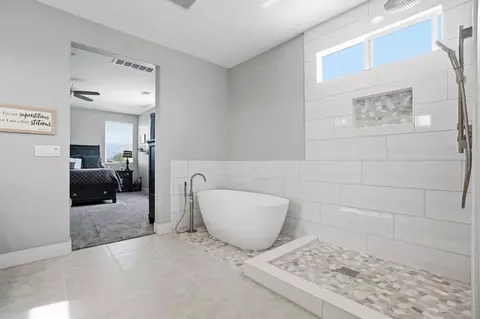 Bath - 1652 Cady Ln, Ripon, CA 95366 photo 4 of 6