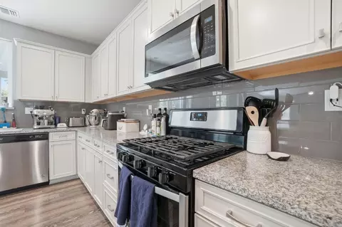 Kitchen - 1652 Cady Ln, Ripon, CA 95366 photo 3 of 5