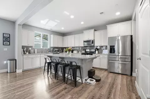 Kitchen - 1652 Cady Ln, Ripon, CA 95366 photo 4 of 5