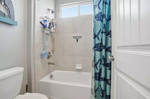 Bath - 1652 Cady Ln, Ripon, CA 95366 photo 5 of 6