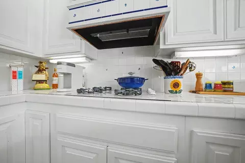 Kitchen - 1031 Shoreline Dr #12, Copperopolis, CA 95228 photo 7 of 9