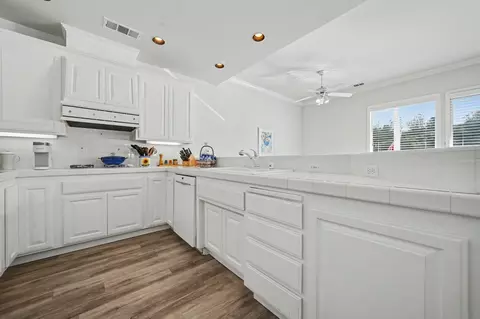 Kitchen - 1031 Shoreline Dr #12, Copperopolis, CA 95228 photo 4 of 9