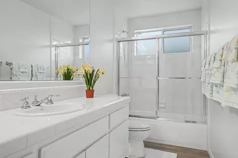 Bath - 1031 Shoreline Dr #12, Copperopolis, CA 95228 photo 2 of 4