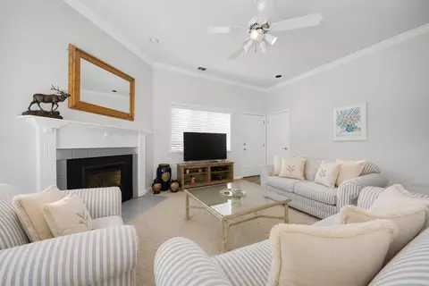 Living - 1031 Shoreline Dr #12, Copperopolis, CA 95228 photo 3 of 6