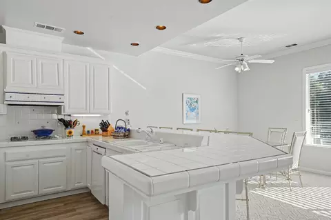 Kitchen - 1031 Shoreline Dr #12, Copperopolis, CA 95228 photo 3 of 9