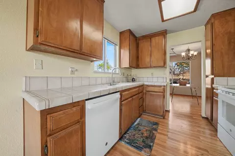 Kitchen - 144 Errin Pl, Jackson, CA 95642 photo 4 of 5