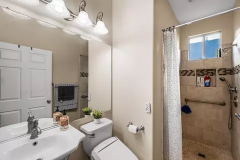 Bath - 2751 Tejon St, Lodi, CA 95242 photo 1 of 4