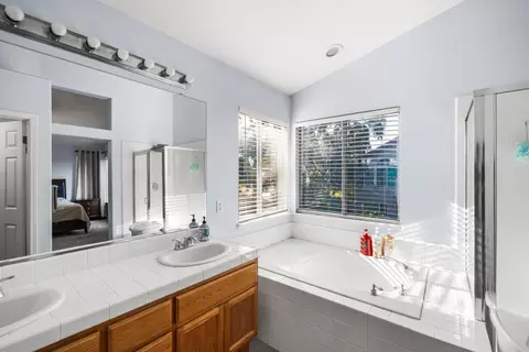 Bath - 2751 Tejon St, Lodi, CA 95242 photo 3 of 4