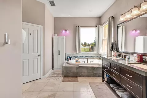 Bath - 9595 Stablegate Rd, Wilton, CA 95693 photo 2 of 5